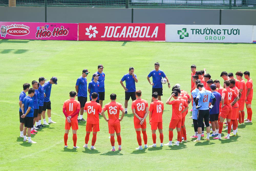 Singapore và Indonesia sẽ định hình tham vọng của bóng đá Việt Nam - Ảnh 1.