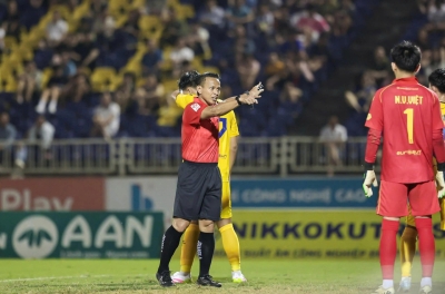 Two foreign referees revealed for two highly intense V-League matches