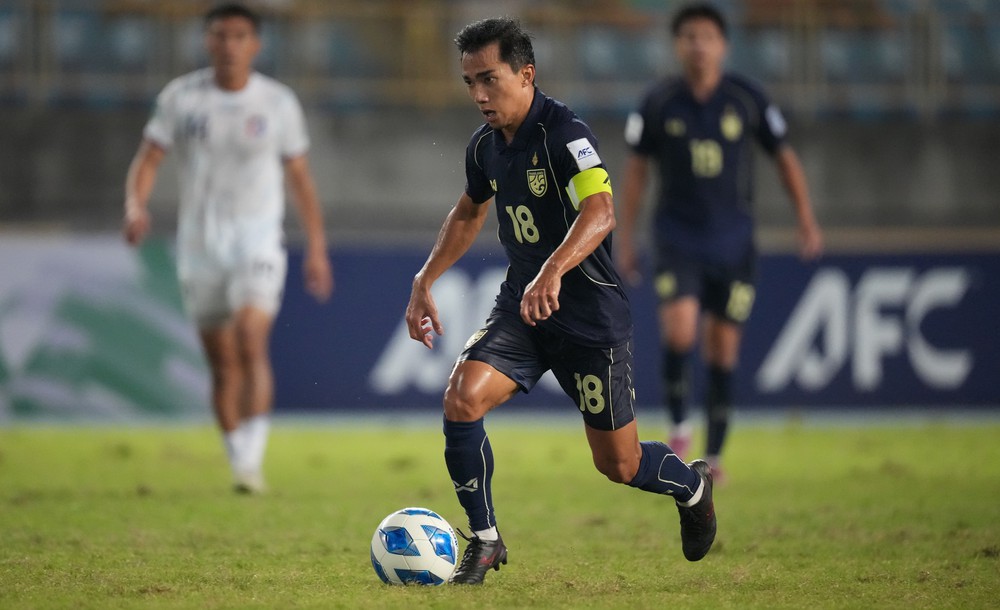 AFC tôn vinh ‘Messi Thái’ trước Asian Cup 2027 - Ảnh 1. AFC tôn vinh ‘Messi Thái’ trước Asian Cup 2027 - Ảnh 1.