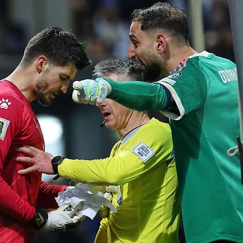 Thủ môn Gianluigi Donnarumma bị chỉ trích vì hành động 'chơi xấu' trong loạt luân lưu - Ảnh 1.