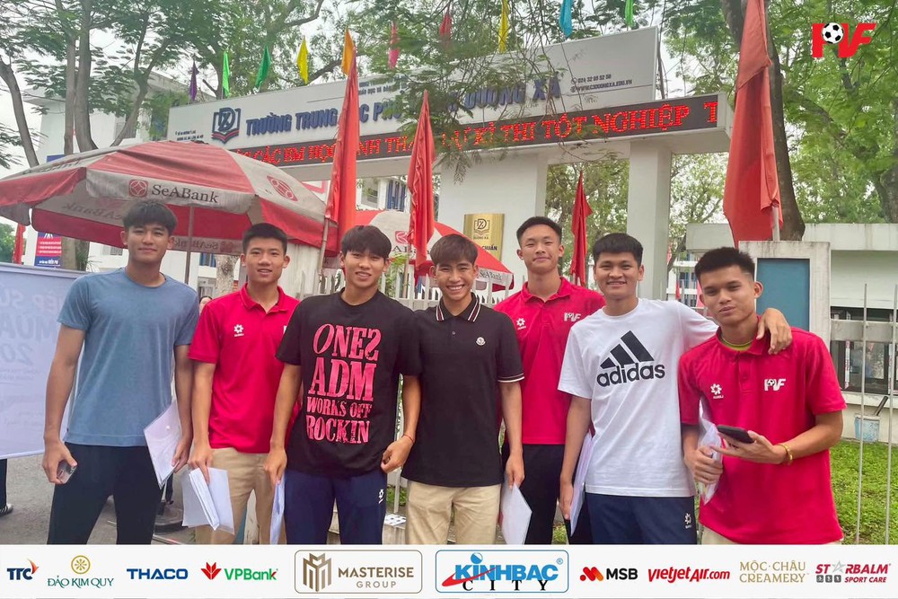 Dàn tuyển thủ U19 Việt Nam hoàn thành kỳ thi tốt nghiệp THPT năm 2026 - Ảnh 1. Dàn tuyển thủ U19 Việt Nam hoàn thành kỳ thi tốt nghiệp THPT năm 2026 - Ảnh 1.