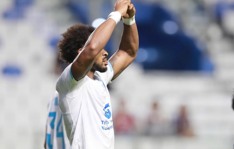 Xuan Son scored twice right on Thai soil