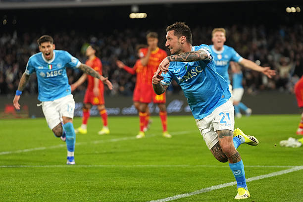 Napoli ngược dòng hạ Lecce 2-1 ở vòng 29 Serie A Napoli ngược dòng hạ Lecce 2-1 ở vòng 29 Serie A