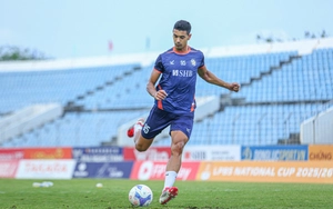 Why was naturalized defender Do Phi Long not called up to the Vietnam national team?