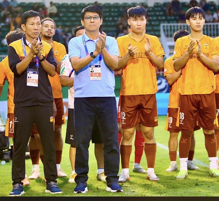 "Viên ngọc" 18 tuổi giúp HAGL vượt hiểm nguy - Ảnh 2. "Viên ngọc" 18 tuổi giúp HAGL vượt hiểm nguy - Ảnh 2.