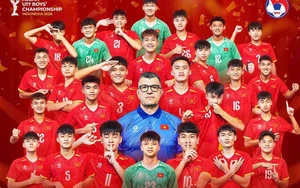 Vietnam U17's fourth Southeast Asian championship trophy lifting moment