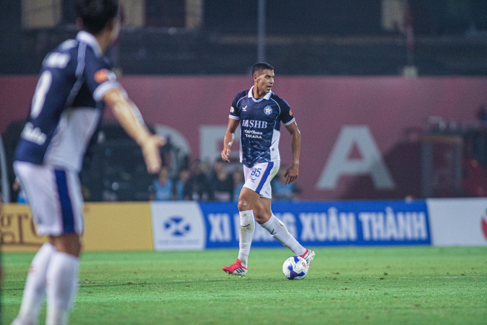 Giấc mơ đội tuyển Việt Nam xa dần với trung vệ nhập tịch - Ảnh 1. Giấc mơ đội tuyển Việt Nam xa dần với trung vệ nhập tịch - Ảnh 1.