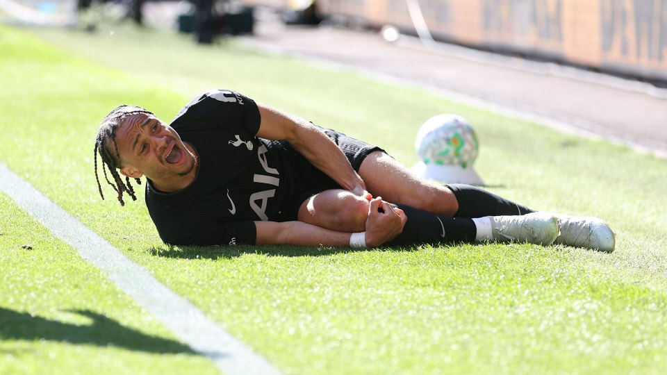 Thắng trận đầu tiên sau 118 ngày, Tottenham vẫn chưa thoát khỏi nhóm rớt hạng - Ảnh 2.