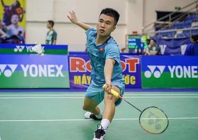 Nguyễn Hải Đăng secured third place overall at the UAE badminton tournament.