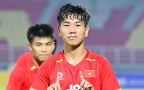 Vietnam's U17 'Conductor' Shows Shades of Hoang Duc