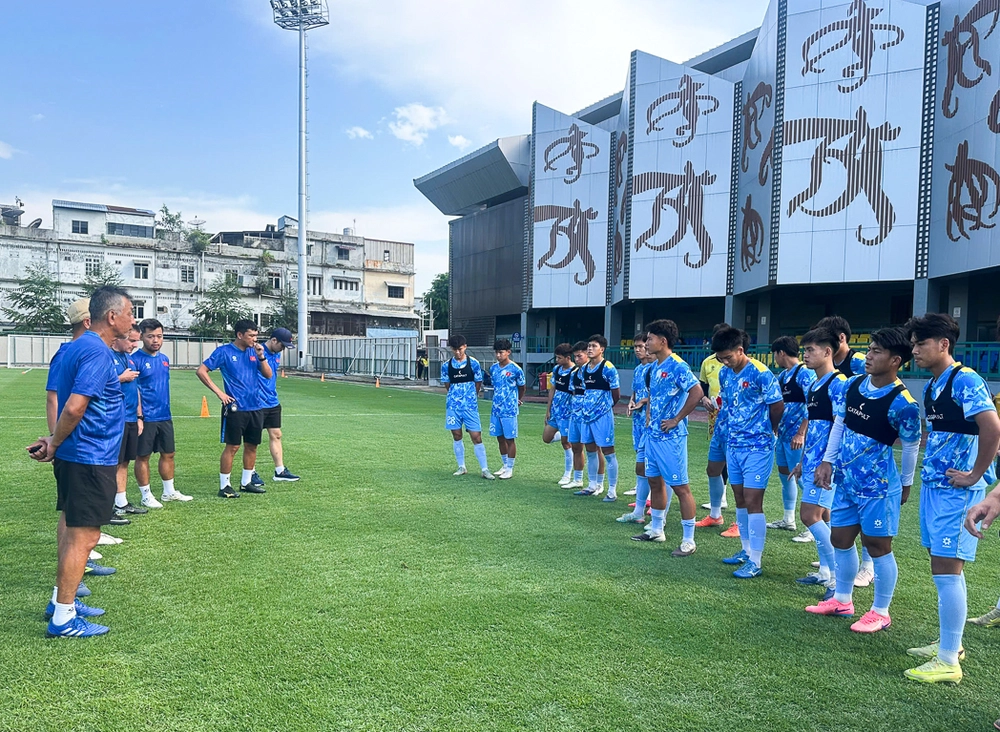 Bóng lăn trên bàn phím: CĐV tranh cãi về U19 Việt Nam sau trận đấu mở màn - Ảnh 1.