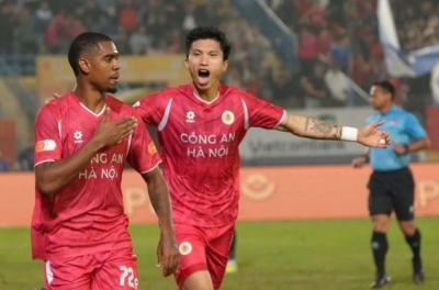 Van Hau scores a stunning goal, CAHN makes a dramatic comeback against Thanh Hoa