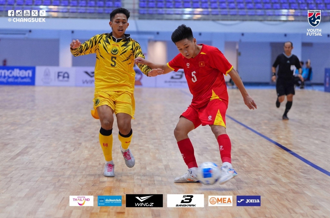 Indonesian fans collectively react as Vietnam wins 18-0