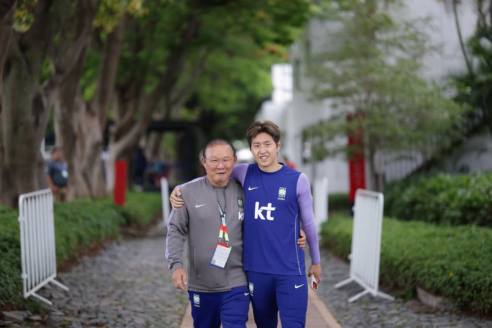 HLV Park Hang Seo 'khoe' ảnh World Cup cùng đội tuyển Hàn Quốc - Ảnh 1.