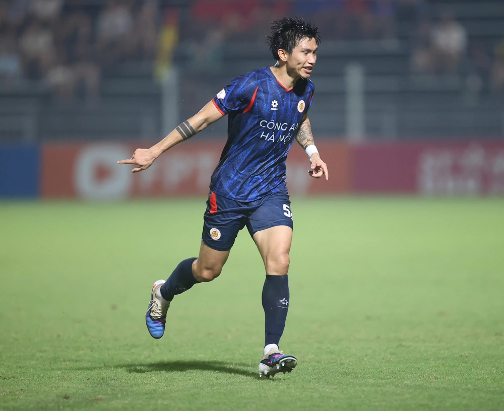 Chuyên nghiệp theo cách Đoàn Văn Hậu - Ảnh 1.