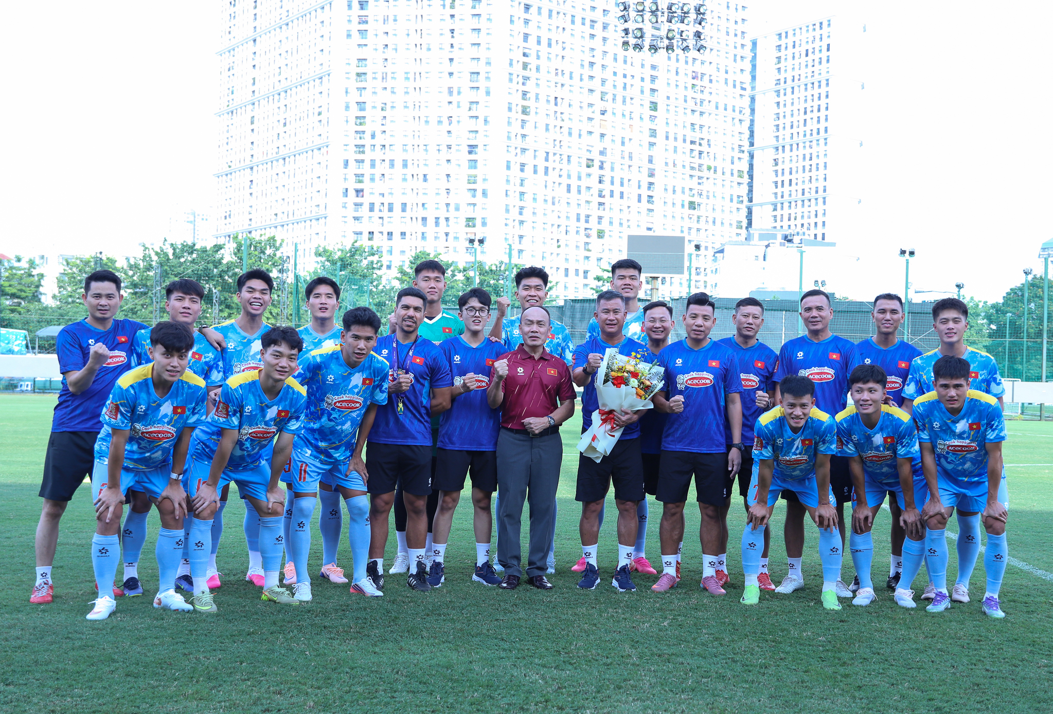 Tin nóng bóng đá Việt hôm nay 13/9: U23 Việt Nam sang Nhật Bản dự ASIAD; Sahako vào chung kết Cúp quốc gia futsal - Ảnh 1. Tin nóng bóng đá Việt hôm nay 13/9: U23 Việt Nam sang Nhật Bản dự ASIAD; Sahako vào chung kết Cúp quốc gia futsal - Ảnh 1.