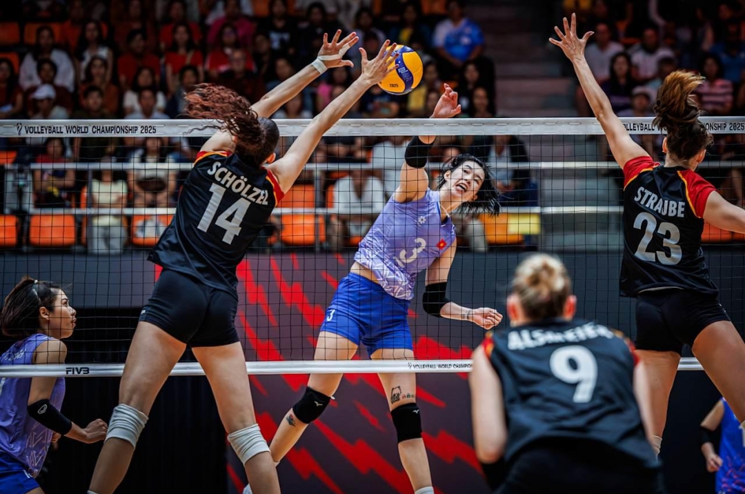 Identifying the teams that have secured early qualification to the knockout stage of the Volleyball World Championship