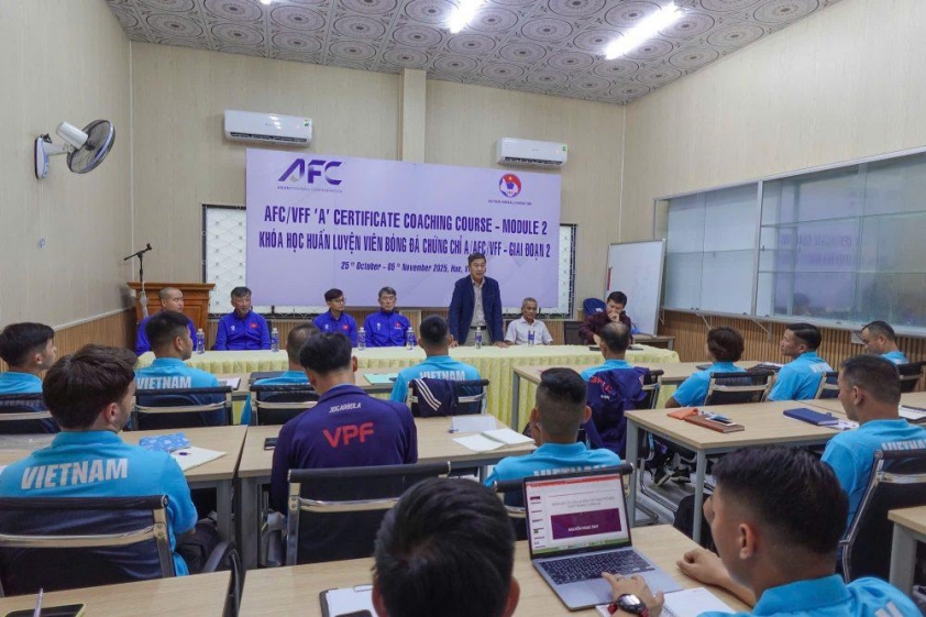 HLV Lê Huỳnh Đức vắng mặt ở khóa học HLV bằng A của AFC 729916