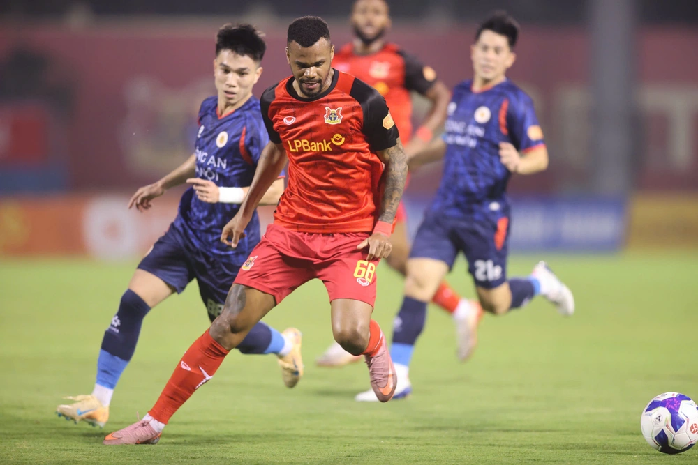 "Dải ngân hà" rơi tự do, Ninh Bình dễ tay trắng - Ảnh 1.