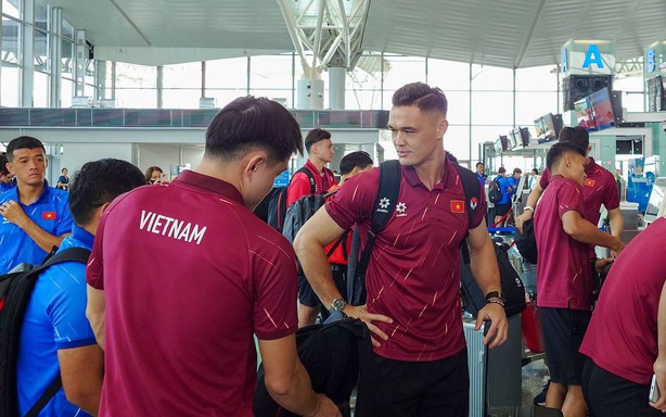 The Vietnam national team has traveled to Thailand, ready to defend their ASEAN Cup title.