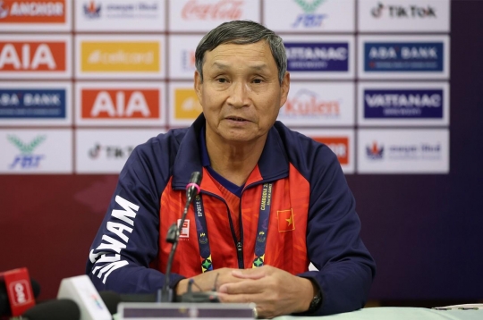 Coach Mai Duc Chung offers advice for Vietnamese women's football