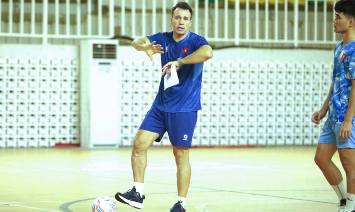 HLV Argentina muốn tuyển Việt Nam đánh bại Thái Lan