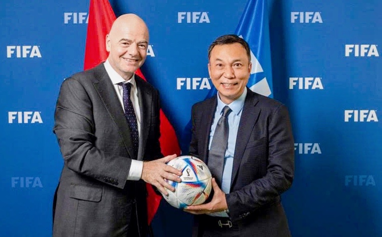 Tin nóng bóng đá Việt hôm nay 15/10: Bóng đá Việt Nam có thể nhận 25 triệu USD từ FIFA; Văn Hậu cùng 5 cầu thủ bị treo giò ở vòng 4 V-League - Ảnh 1.
