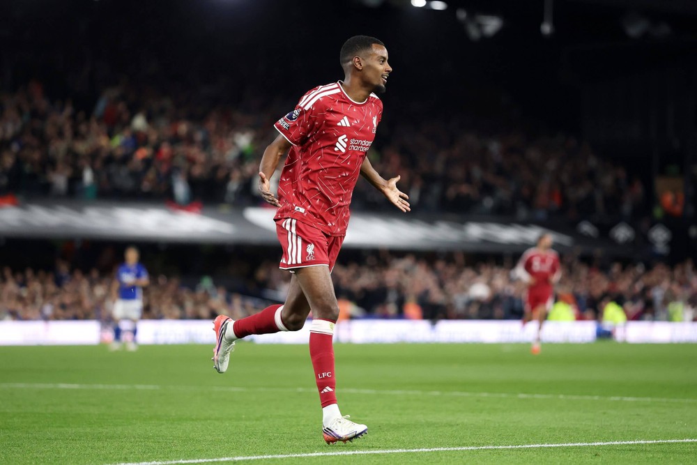 Quan điểm: Isak trở lại, Liverpool mỉm cười - Ảnh 1.