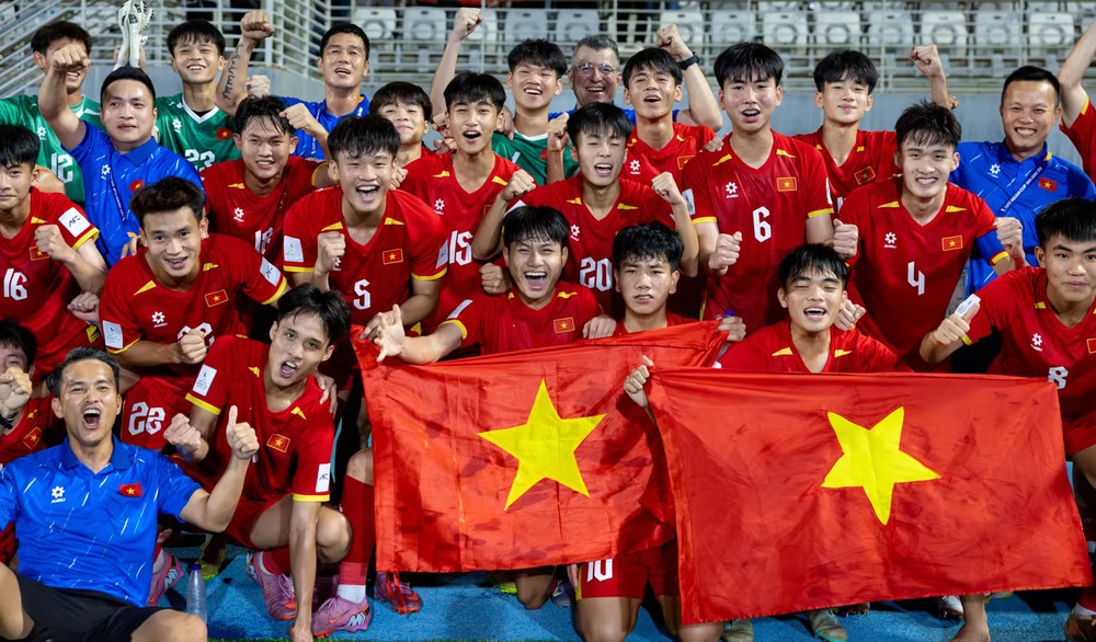 FIFA khen U17 Việt Nam làm nên lịch sử với tấm vé World Cup - Ảnh 1. FIFA khen U17 Việt Nam làm nên lịch sử với tấm vé World Cup - Ảnh 1.