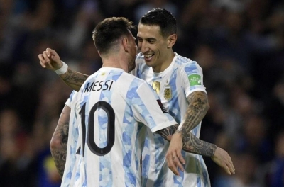 Di Maria said something, and all eyes turned back to Messi.