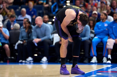 Luka Doncic suffers a severe injury, Los Angeles Lakers are deeply concerned