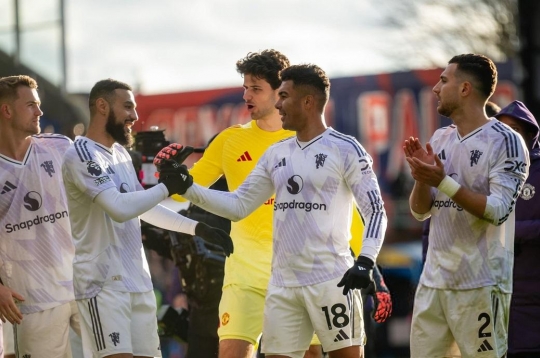 SHOCK: Manchester United could lose a key player for the entire season due to injury.