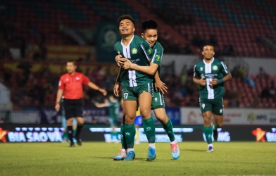 Before Round 12 of the First Division: The second half begins!