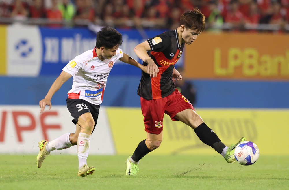 V-League chật chội những cuộc đua - Ảnh 1. V-League chật chội những cuộc đua - Ảnh 1.