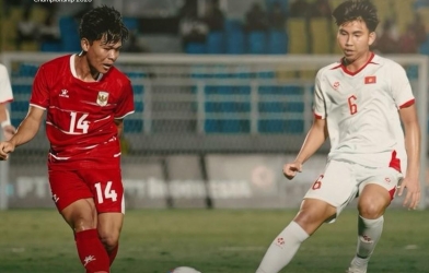 Indonesian fans react fiercely after being eliminated by Vietnam in the group stage.