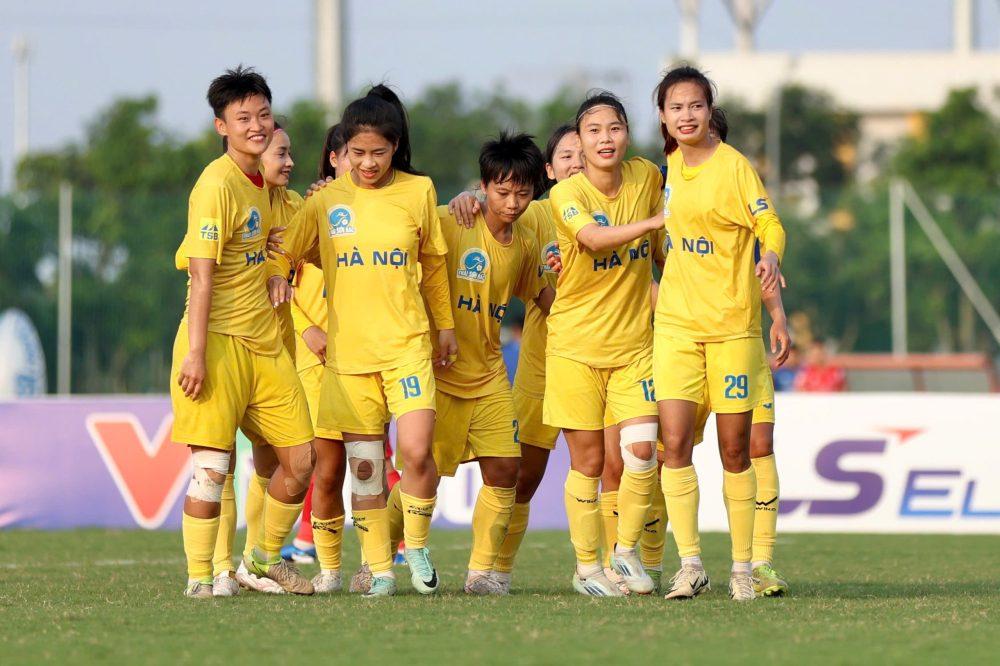 Huỳnh Như scored two stunning goals, yet TPHCM I still lost the championship title to Hanoi.