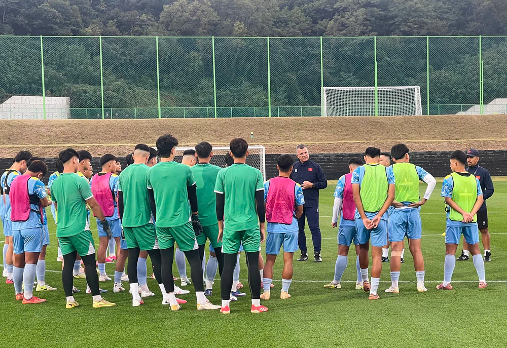 U17 Việt Nam chuẩn bị đấu U17 Hàn Quốc trước thềm World Cup 2026 - Ảnh 1.