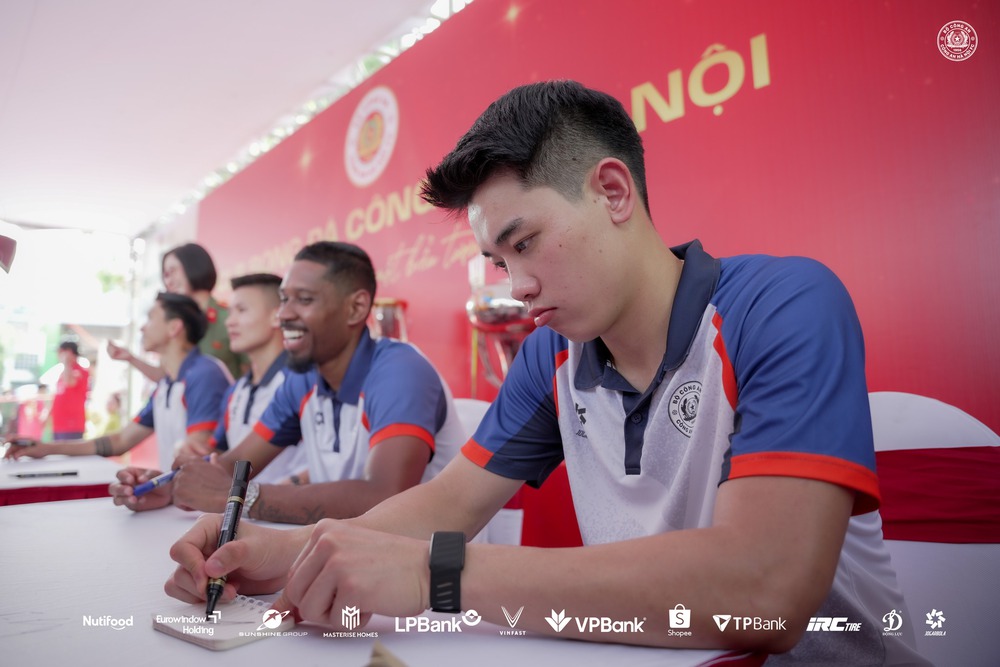 Chủ tịch FIFA chúc mừng CLB Công an Hà Nội vô địch V-League 2025/26 - Ảnh 2. Chủ tịch FIFA chúc mừng CLB Công an Hà Nội vô địch V-League 2025/26 - Ảnh 2.