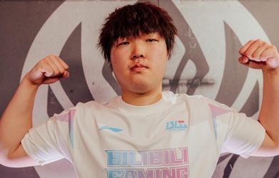 Bin unexpectedly returns to BLG's main lineup, leaving Flandre in a difficult position.
