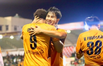 Overcoming Hanoi FC, HAGL officially secures V-League survival