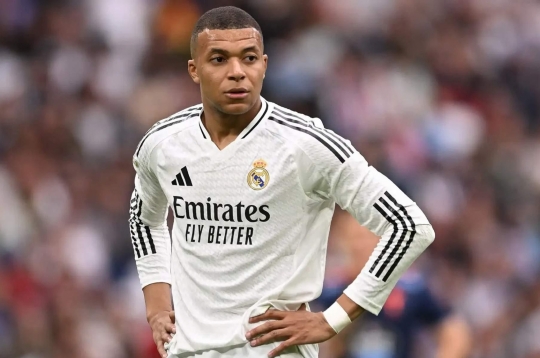 Disappointed to the extreme, Mbappe leaves Madrid and returns to France.