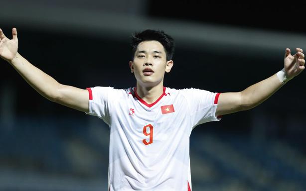 The Vietnam national team faces the task of defeating Singapore and overcoming Indonesia.