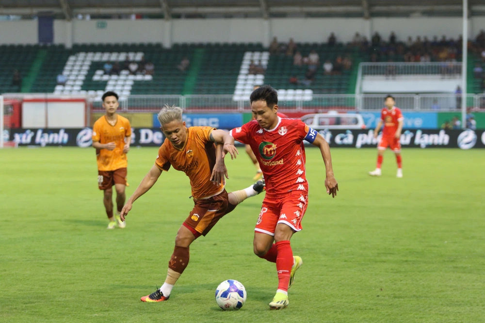 HAGL tụt hạng, nhóm cuối lại căng như dây đàn - Ảnh 1.