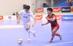 Hot Vietnamese football news today 10/6: Vietnam national team faces Timor Leste; Thai Son Bac maintains top spot in national futsal league.