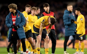 The first team in this Premier League season officially relegated.