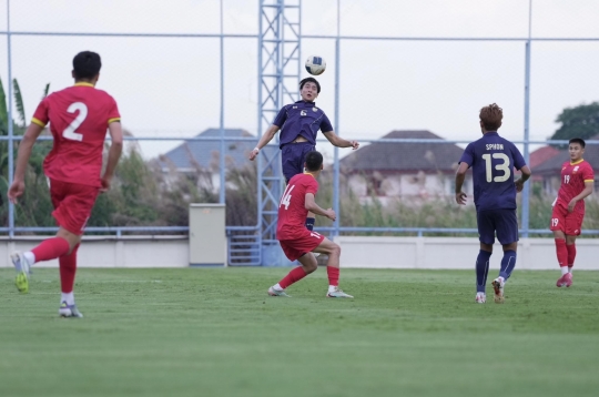 Thailand's squad disappoints, nearly loses in opening match