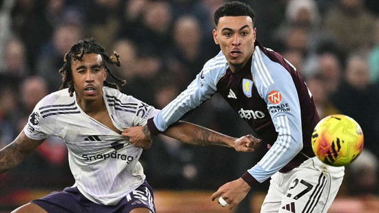 Leny Yoro, once hailed as the 'new Varane,' has become the weakest link in Manchester United's defense.