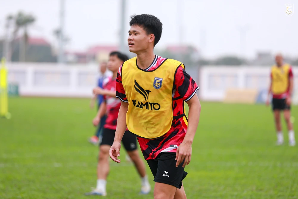 Tin nóng bóng đá Việt hôm nay 28/2: Tuyển thủ U23 Việt Nam xuống hạng Nhất thi đấu; Asian Cup nữ có giải thưởng đặc biệt - Ảnh 1.