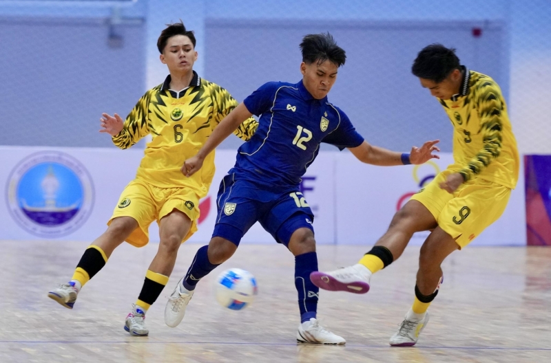Thailand dominates with a 9-0 victory, sending a 'challenge' to Vietnam at the AFF tournament