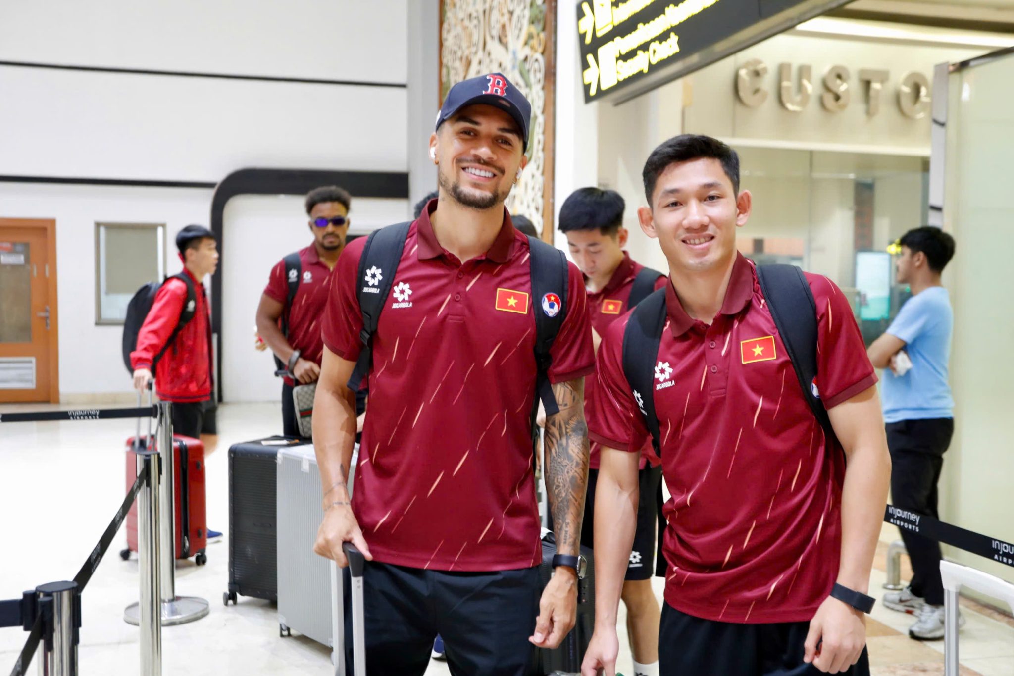 Tin nóng bóng đá Việt hôm nay 13/8: Đội tuyển Việt Nam sang Malaysia; Cựu tiền đạo World Cup gia nhập CLB Công an TP.HCM - Ảnh 1.